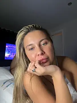EllaBluee online show from September 12, 10:10 pm