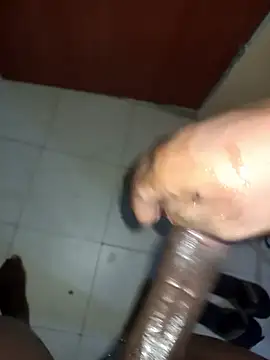 Snapshot of dann201 chatting on March 5, 9:11 pm dann201 online show from March 5, 9:11 pm