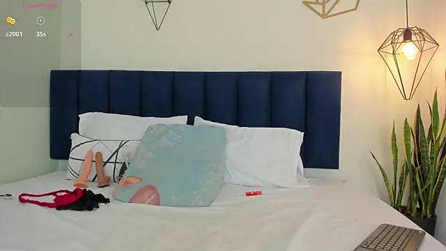 sophieturner mg online show from October 6, 7:11 pm