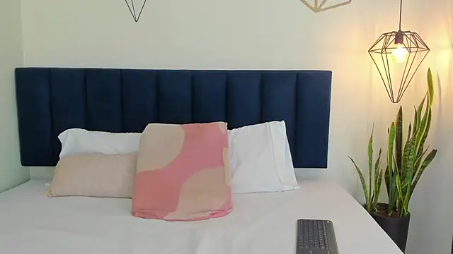 sophieturner mg online show from December 1, 7:08 pm