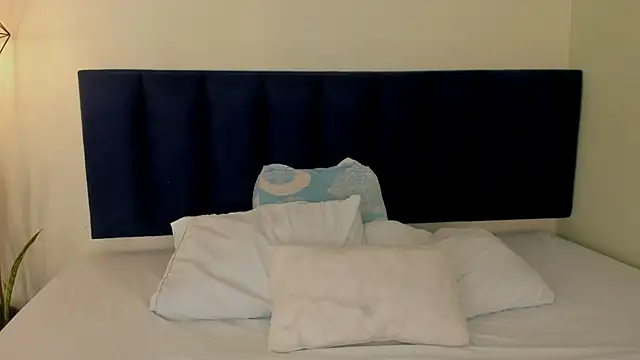 sophieturner mg online show from March 9, 7:07 pm