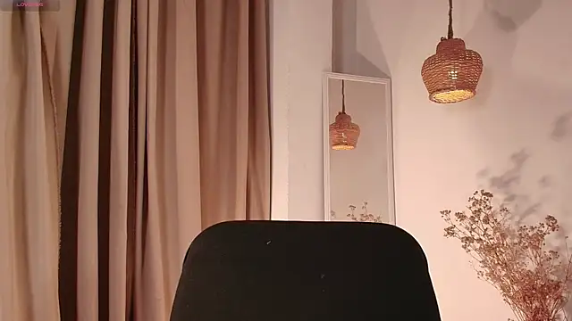 Nicolletease online show from December 20, 12:45 pm