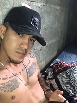 Snapshot of tattoos22 chatting on October 28, 11:47 am tattoos22 online show from October 28, 11:47 am