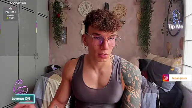 estebandi do online show from February 4, 8:25 pm