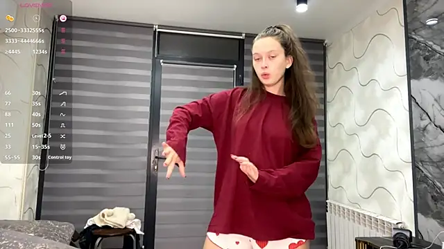 Snapshot of CharlynDini chatting on October 8, 3:42 pm CharlynDini online show from October 8, 3:42 pm