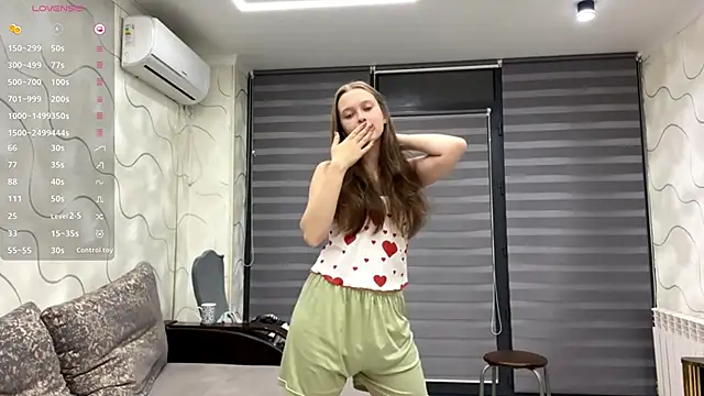 Snapshot of CharlynDini chatting on October 10, 3:11 pm CharlynDini online show from October 10, 3:11 pm