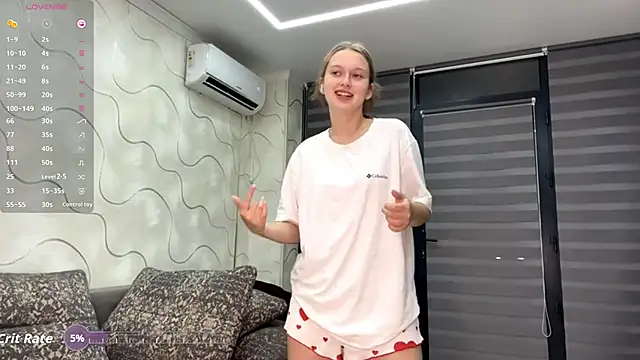 Snapshot of CharlynDini chatting on October 21, 4:19 pm CharlynDini online show from October 21, 4:19 pm