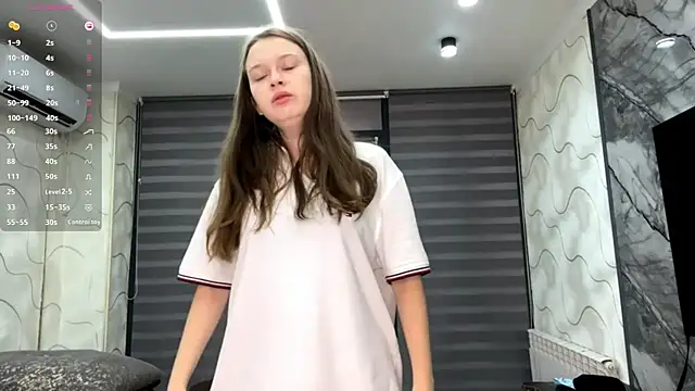 Snapshot of CharlynDini chatting on October 26, 5:24 am CharlynDini online show from October 26, 5:24 am