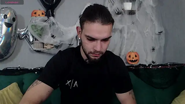 Snapshot of DanyelCarter chatting on October 27, 8:24 pm DanyelCarter online show from October 27, 8:24 pm