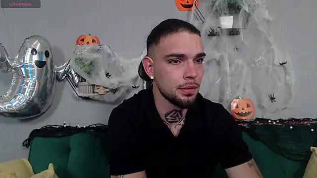 Snapshot of DanyelCarter chatting on November 1, 9:28 pm DanyelCarter online show from November 1, 9:28 pm