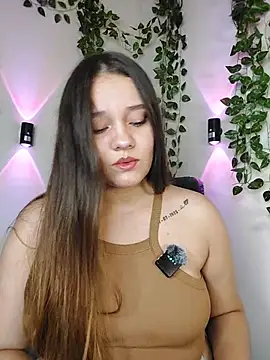 Snapshot of Mara__2 chatting on November 23, 12:43 am Mara 2 online show from November 23, 12:43 am