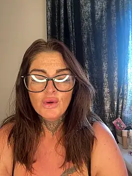 IrishmilfAnna online show from April 24, 9:12 am