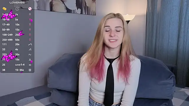 HelenMartines online show from October 15, 10:15 am