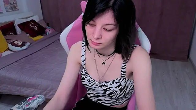 Snapshot of EllinEverly chatting on February 25, 9:57 pm EllinEverly online show from February 25, 9:57 pm