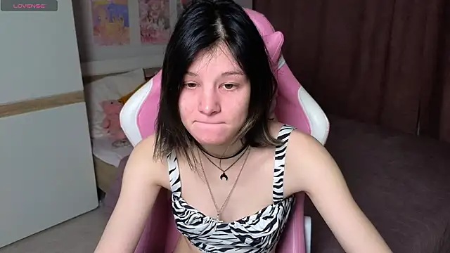 Snapshot of EllinEverly chatting on February 27, 9:26 pm EllinEverly online show from February 27, 9:26 pm