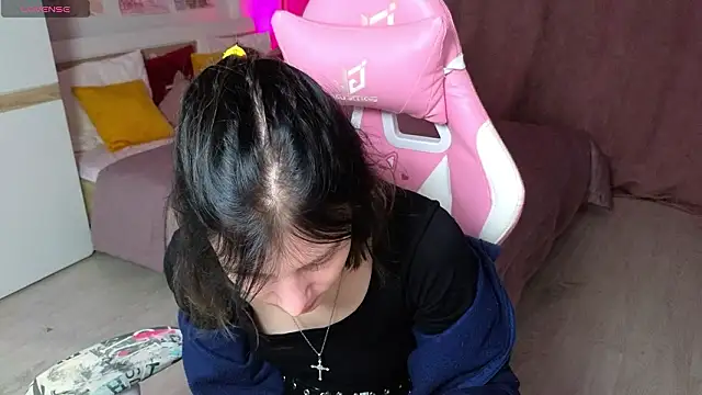 Snapshot of EllinEverly chatting on March 7, 9:01 pm EllinEverly online show from March 7, 9:01 pm