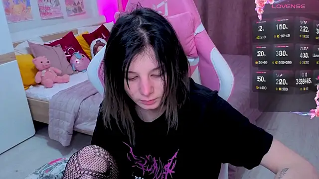 Snapshot of EllinEverly chatting on March 13, 9:21 pm EllinEverly online show from March 13, 9:21 pm