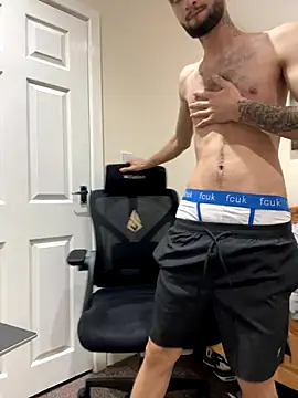 Snapshot of mixedcouplee69 chatting on September 29, 6:46 pm mixedcouplee69 online show from September 29, 6:46 pm