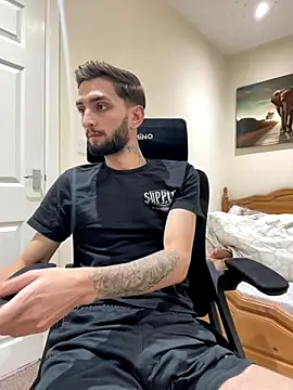 Snapshot of mixedcouplee69 chatting on October 14, 9:15 pm mixedcouplee69 online show from October 14, 9:15 pm