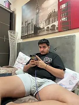 Snapshot of mixedcouplee69 chatting on November 6, 11:04 pm mixedcouplee69 online show from November 6, 11:04 pm