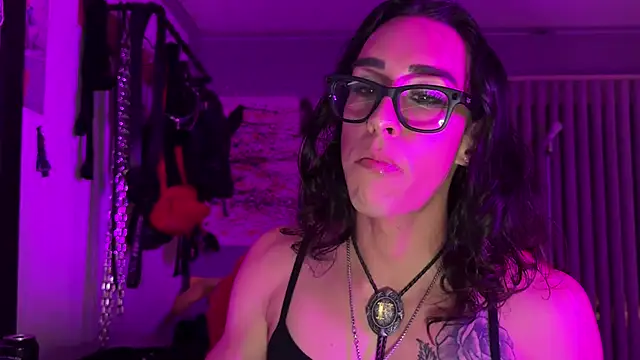 xoFrankie online show from October 8, 1:58 am