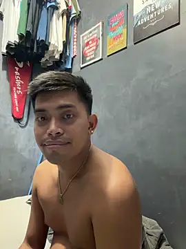 Snapshot of MisterMidnightXXX chatting on July 1, 6:04 am MisterMidnightXXX online show from July 1, 6:04 am