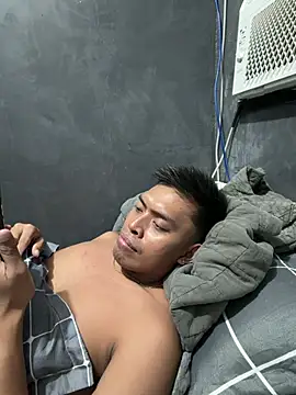 Snapshot of MisterMidnightXXX chatting on July 17, 5:36 am MisterMidnightXXX online show from July 17, 5:36 am