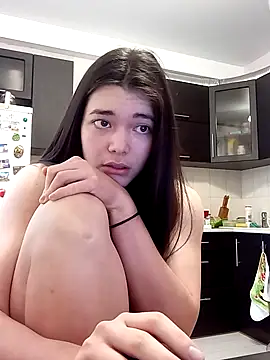 Snapshot of Albi_Glow chatting on December 17, 10:43 am Albi Glow online show from December 17, 10:43 am