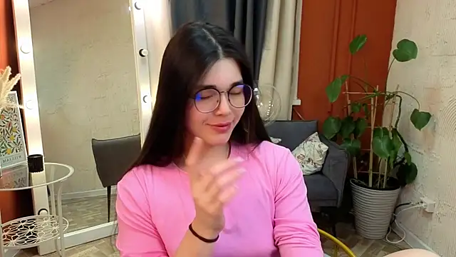 Snapshot of Albi_Glow chatting on March 18, 5:49 pm Albi Glow online show from March 18, 5:49 pm