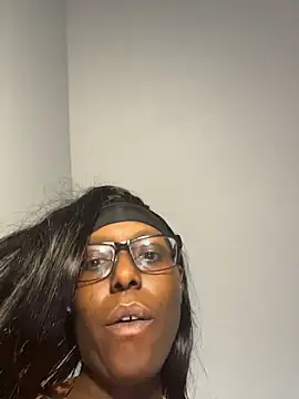 CinnaCakesss online show from March 3, 1:56 am