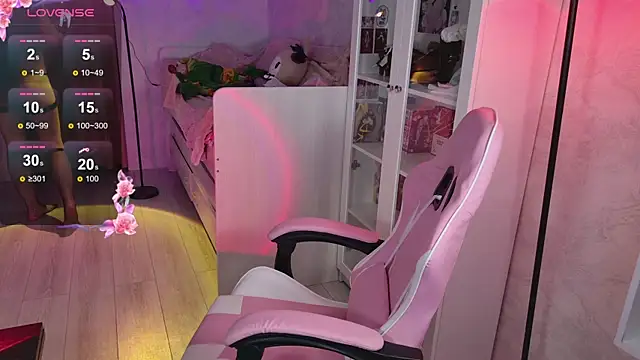 MiraJadee online show from October 10, 1:59 am