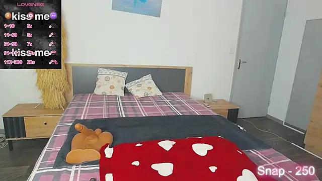 Snapshot of EvaLone1 chatting on September 19, 7:10 am EvaLone1 online show from September 19, 7:10 am