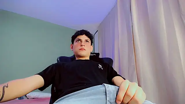 dilan hott  online show from September 10, 8:20 pm