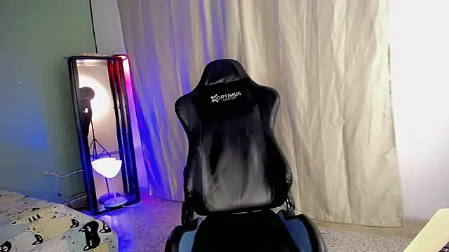 dilan hott  online show from November 3, 6:42 pm