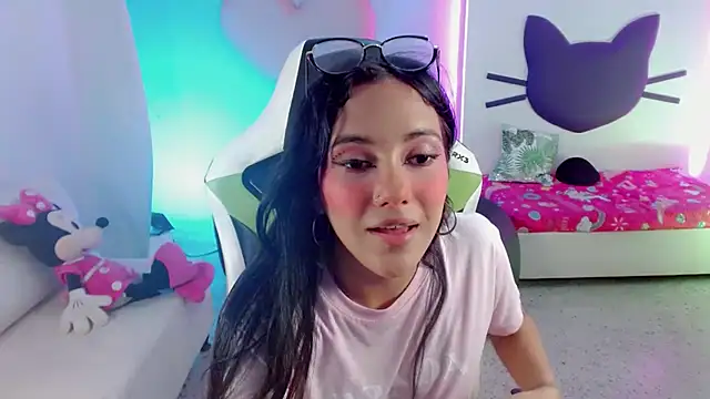 mishel hott online show from September 19, 9:15 pm