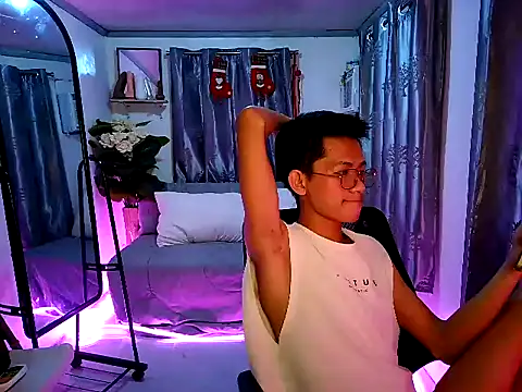 Snapshot of Skinny_CumLoader69 chatting on November 13, 6:18 pm Skinny CumLoader69 online show from November 13, 6:18 pm