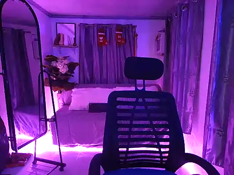 Snapshot of Skinny_CumLoader69 chatting on November 14, 9:13 pm Skinny CumLoader69 online show from November 14, 9:13 pm