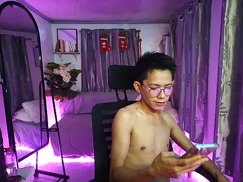 Snapshot of Skinny_CumLoader69 chatting on November 15, 1:07 pm Skinny CumLoader69 online show from November 15, 1:07 pm