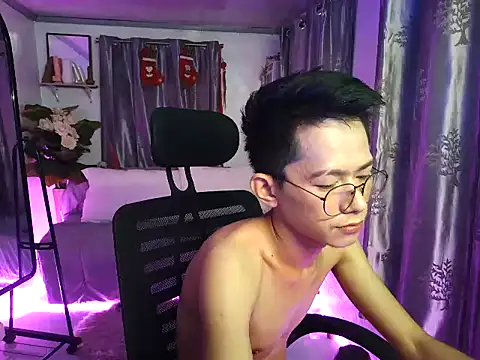 Snapshot of Skinny_CumLoader69 chatting on November 17, 4:57 pm Skinny CumLoader69 online show from November 17, 4:57 pm