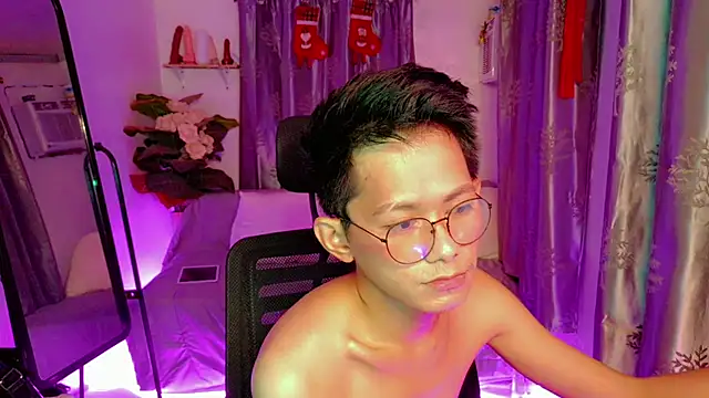 Snapshot of Skinny_CumLoader69 chatting on November 22, 6:18 pm Skinny CumLoader69 online show from November 22, 6:18 pm