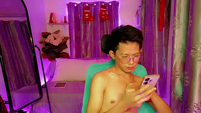 Snapshot of Skinny_CumLoader69 chatting on November 23, 7:57 pm Skinny CumLoader69 online show from November 23, 7:57 pm