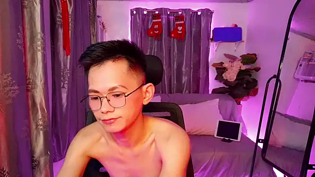 Snapshot of Skinny_CumLoader69 chatting on December 1, 8:19 am Skinny CumLoader69 online show from December 1, 8:19 am