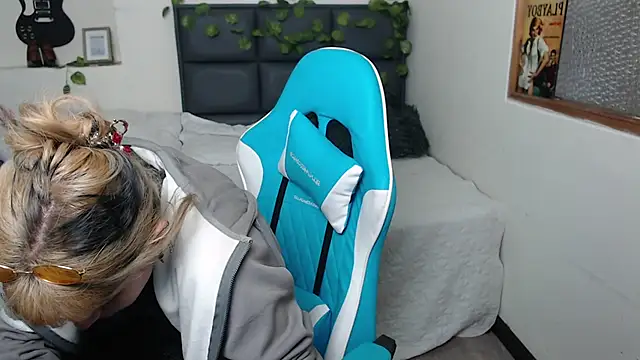 Amnesia  online show from September 23, 12:41 pm