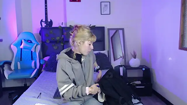 Amnesia  online show from October 6, 12:35 pm