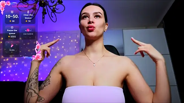 Snapshot of Veronica_Larsson chatting on April 21, 7:06 pm Veronica Larsson online show from April 21, 7:06 pm