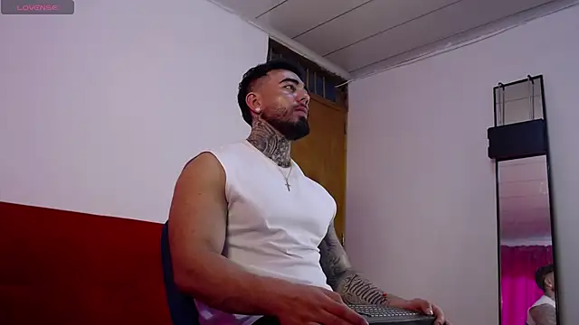 tommyblessd1 online show from June 25, 2:43 pm