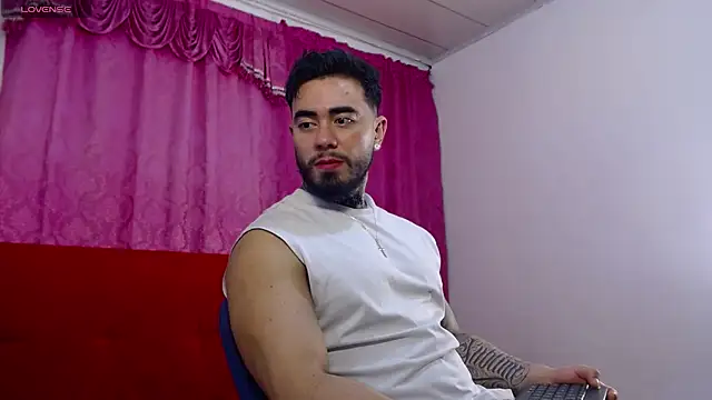 tommyblessd1 online show from July 17, 5:36 am