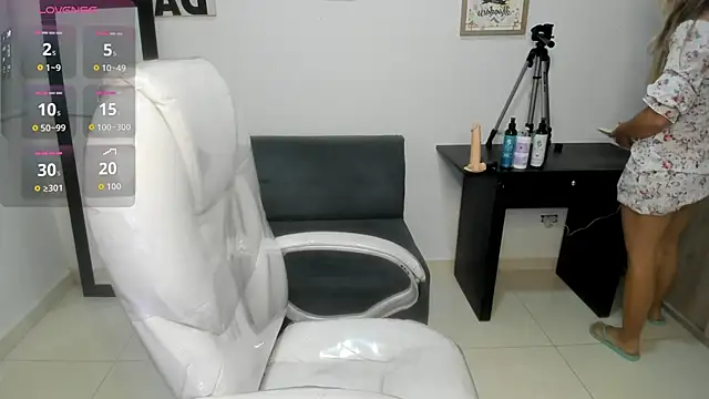 Snapshot of Aiilyn_Ds chatting on September 18, 9:44 am Aiilyn Ds online show from September 18, 9:44 am