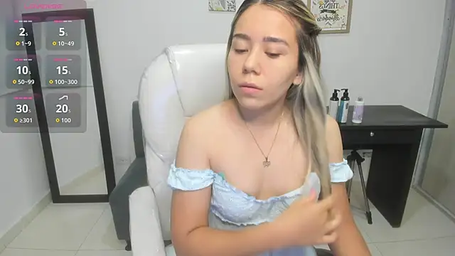 Snapshot of Aiilyn_Ds chatting on October 5, 9:40 am Aiilyn Ds online show from October 5, 9:40 am