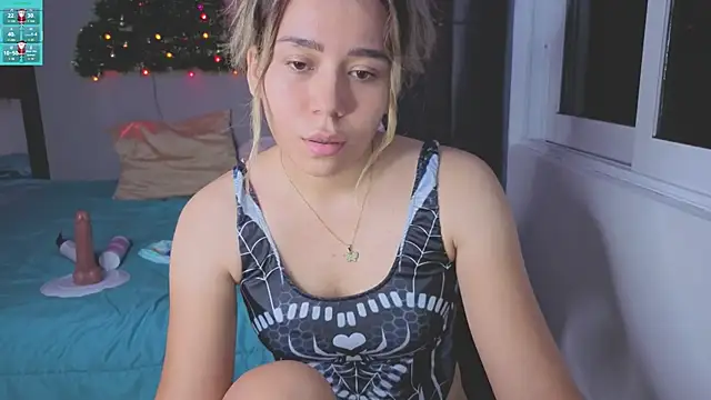 Snapshot of Aiilyn_Ds chatting on December 15, 12:04 am Aiilyn Ds online show from December 15, 12:04 am